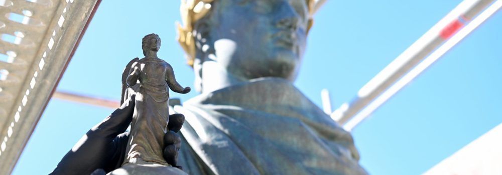 La restauration du monument de la place du Diamant a commencé